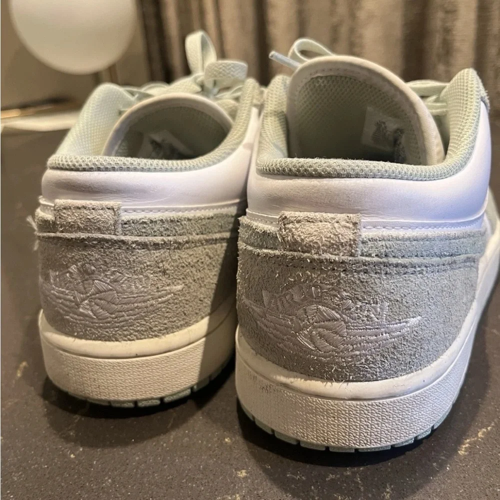 Air Jordan 1 Low SE Seafoam Green - Size 10.5